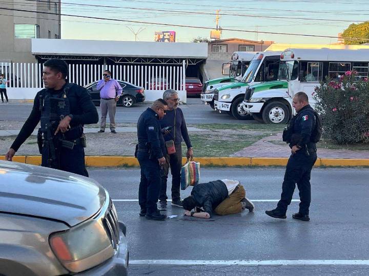 Atropellan a peatón que cruzó con audífonos por la Tomás Fernández