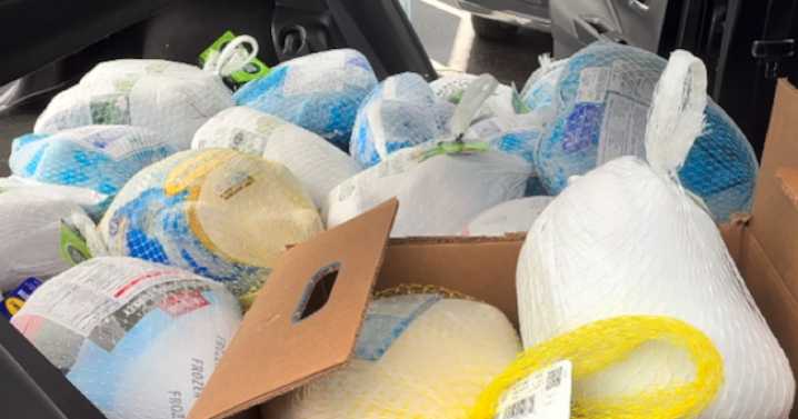 Peach's Pantry delivers Thanksgiving meals to nearly 400 families through local schools