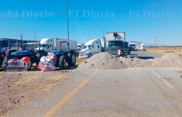 Permanecen tres bloqueos en carreteras del estado
