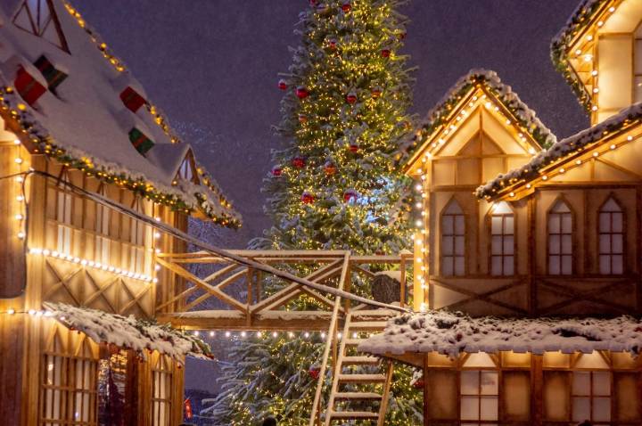 These 2 Hallmark Christmas Towns In New York Are A Must Visit in 2025