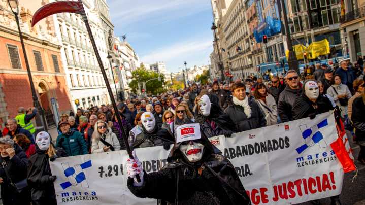 Miles de personas reclaman en Madrid "justicia" y "dignidad" para las víctimas de covid en las residencias madrileñas