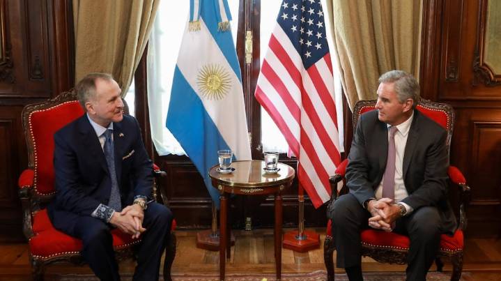 El canciller Quirno recibió al nuevo embajador de EE.UU. y busca destrabar el acuerdo comercial