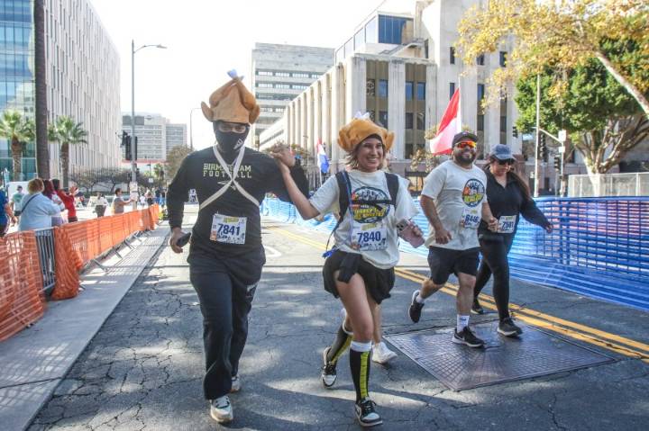 Record crowd trots through downtown Los Angeles to support homeless services