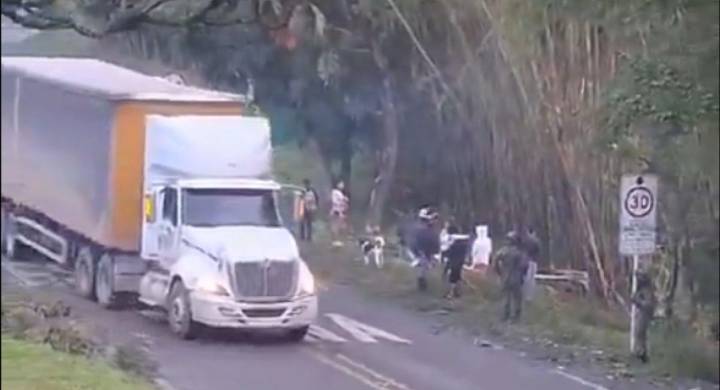 Explosión de carro bomba: autoridades analizan el vehículo cargado con explosivos