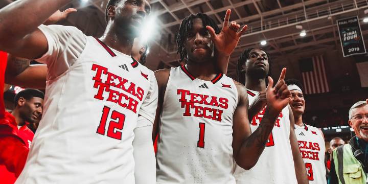 No. 11 Texas Tech outlasts Milwaukee