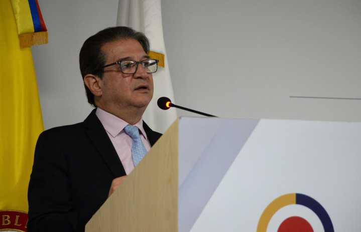 Hay que hacer una regulación en el comercio electrónico para darle más seguridad a la ciudadanía: Zea