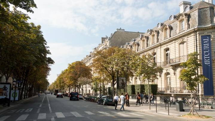 Paris's Avenue Montaigne is Heating Up as a Retail Address for Jewelry