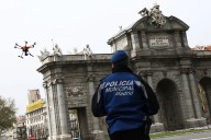 La oposición señala al polémico director de la Policía Municipal y cuestiona el gasto de más de un millón de euros en drones que apenas han volado