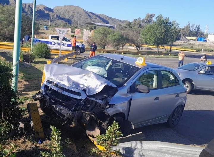 Juana Koslay: una mujer resultó herida tras un choque en la rotonda del acceso a Donovan