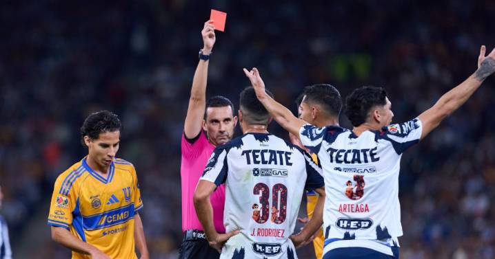 ¡UNA LOCURA! Solo han pasado 45 minutos en el Clásico Regio, ya hay dos expulsados y un golazo (VIDEOS)