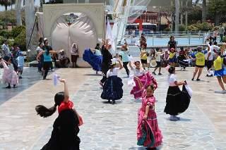 FERIA DEL LIBRO DE NUEVO CHIMBOTE LLENA DE VIDA