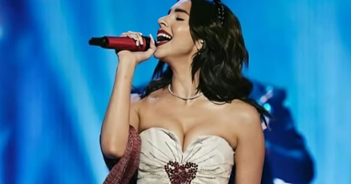 Ángela Aguilar se burla con tema de Rocío Dúrcal durante su concierto: “Se la dedico a mis haters”