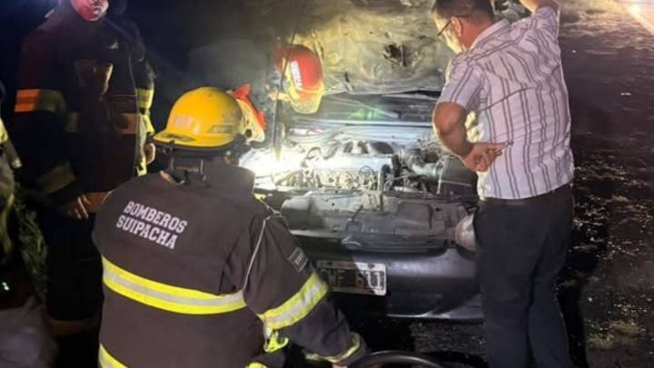 Incendio de un utilitario en Suipacha