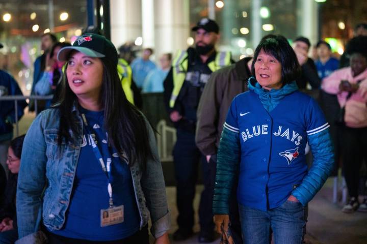 Canadian political leaders react to Blue Jays loss against the Dodgers