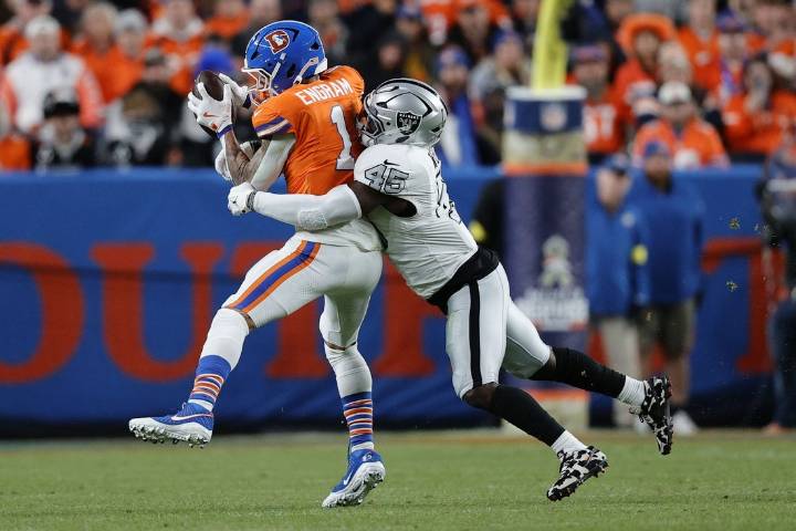 Deadspin | Broncos defense shuts down Raiders despite offensive struggles