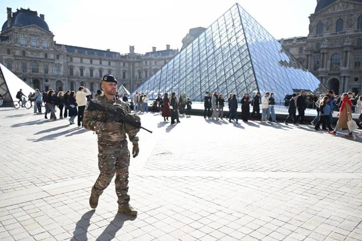 Two new suspects handed preliminary charges in Louvre jewels heist case, Paris prosecutor says