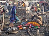 Massive fire ravages 200 huts in Karachi's Gulistan