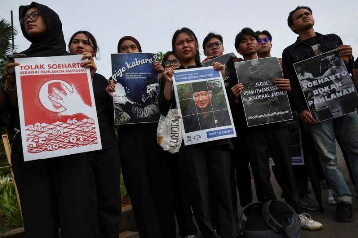 Indonesia set to grant national hero status to late strongman President Suharto