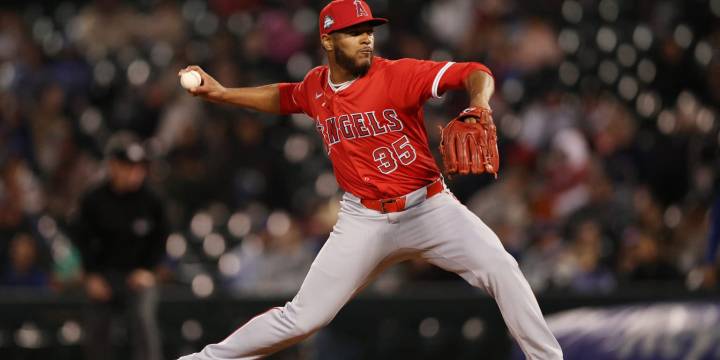Walbert Urena added to Angels' 40