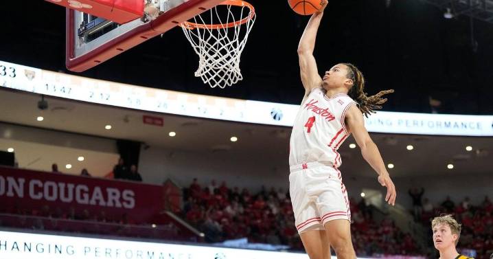 Houston routs Oakland 78-45 behind Flemings and Sharp