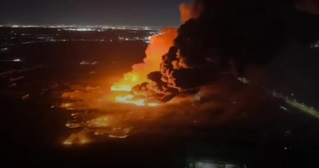 El video desde el aire de la explosión en Ezeiza: Una “bola de fuego” y un incendio incontrolable