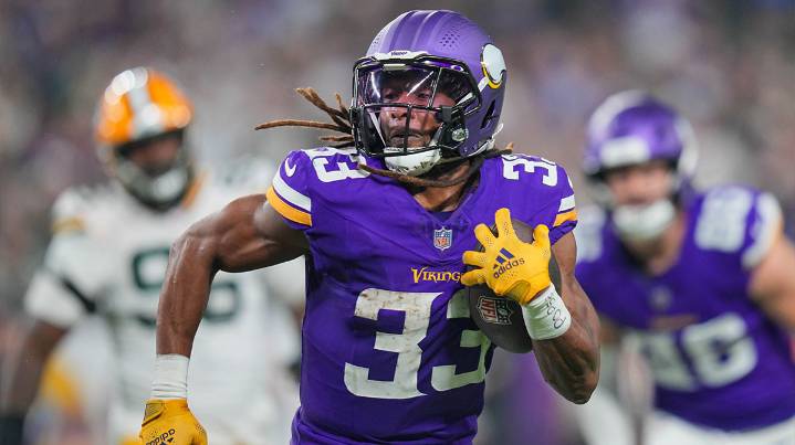 Vikings’ Aaron Jones dealing with shoulder injury after big first half vs. Lions