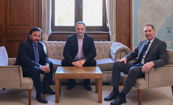 Sigue la ronda con los gobernadores: Adorni y Santilli recibieron a Gustavo Sáenz, de Salta