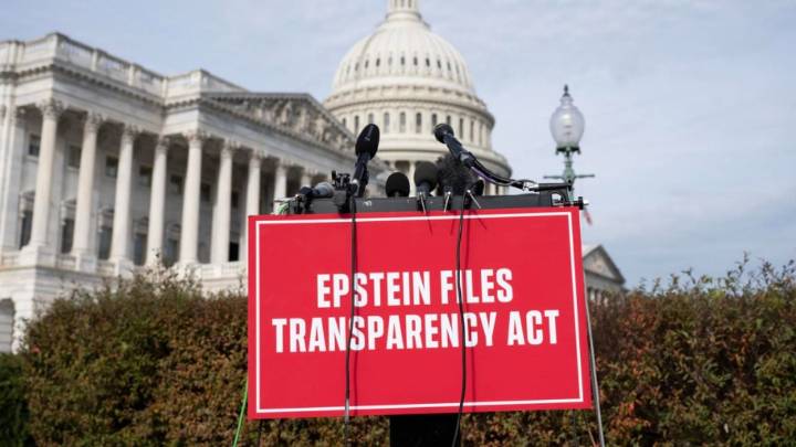 Cámara Baja de EU aprueba forzar publicación de los archivos Epstein