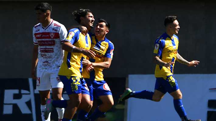 U.de Concepción conquista el título de la B y logra el ascenso a Primera, aunque se empaña por graves incidentes y la suspensión del partido El "Campanil" goleó a Copiapó.