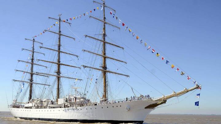 La Fragata Libertad regresó al país después de una travesía de 169 días de navegación