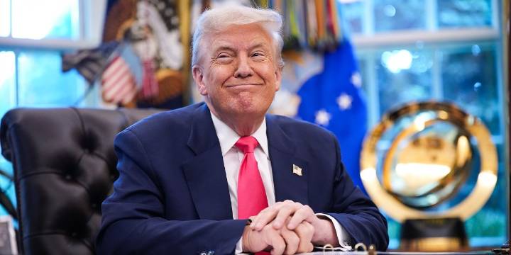 Video Shows Trump Battling Drowsiness During Oval Office Event