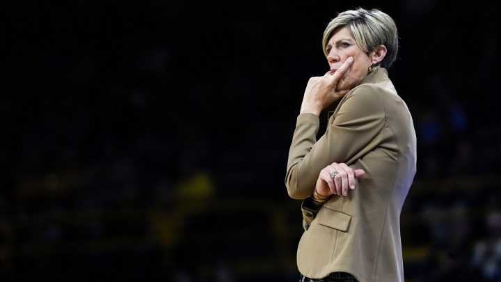 5-star Iowa women's basketball recruit Addison Bjorn commits to Texas
