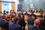 Antes de fin de año licitarán una obra clave para Vaca Muerta: Figueroa reunió a la Mesa de Competitividad