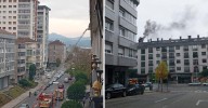Una humareda negra en un edificio moviliza a los bomberos a la Avenida de Zamora
