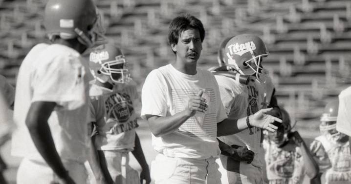 Suspect in murder of Oakland coach from 'Last Chance U' makes first court appearance