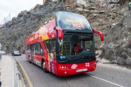 El PSOE denuncia el "descontrol" de los autobuses turísticos