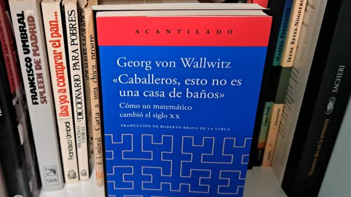 Caballeros, esto no es una casa de baños» de Georg von Wallwitz (Acantilado, 2025)