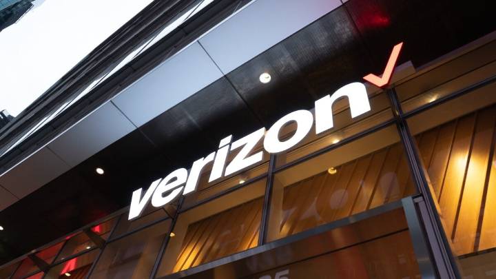 Verizon Begins Laying Off Thousands of Workers