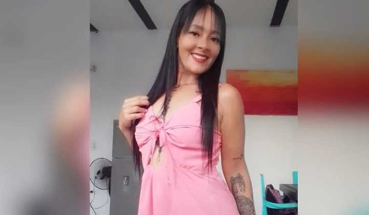 Mujer muere tras ser atacada a disparos mientras caminaba