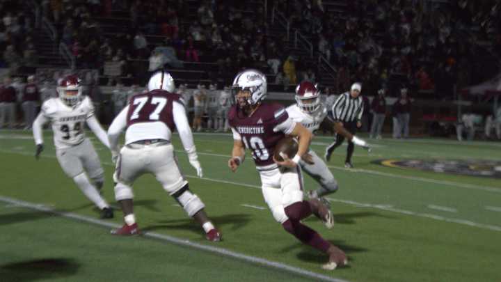 Benedictine racks up 561 yards rushing in dominating playoff win over Central