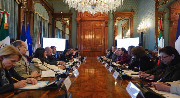 Acuerdan Sheinbaum y Macron fortalecer economía y lazos culturales