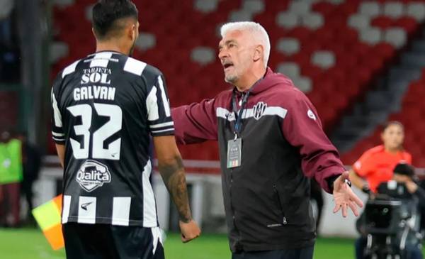 ¿Se viene la estatua?: “A De Felippe, renovación...”, piden los hinchas de Central Córdoba