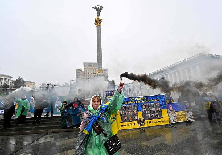 Dignidad o muerte: Ucrania se enfrenta dividida a su decisión más difícil