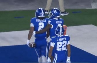 Kentucky dominates Florida for back