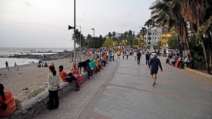 Mumbai: More encroachments on Carter Road, say residents