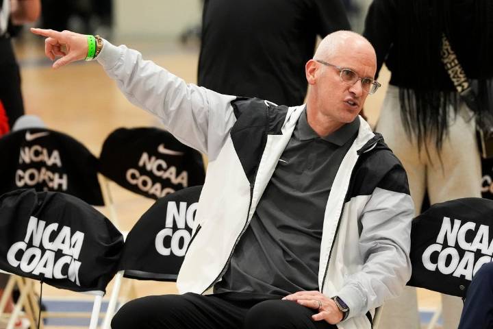 Deadspin | Tarris Reed Jr. returns, No. 4 UConn humiliates UMass Lowell 110-47