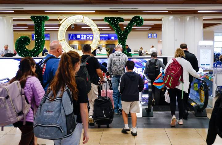 Thanksgiving Day week: Record number of travlers expected to drive, fly