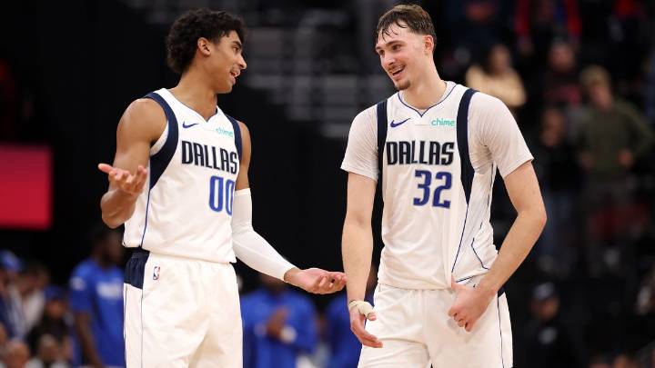 Flagg scores season-high 35 and Thompson rallies Mavericks past Clippers