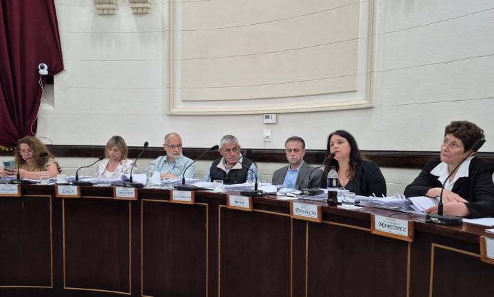 “El Intendente no cumple con su obligación de garantizar el acceso a la educación”