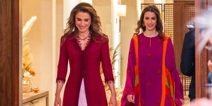La princesa Rajwa de Jordania apuesta por un vestido de la firma jordana que adora su suegra, la reina Rania
